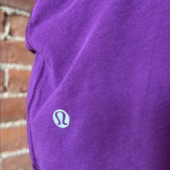 🇨🇦 🍋 Lululemon Long Sleeve 🍋 - Picture 3 of 3